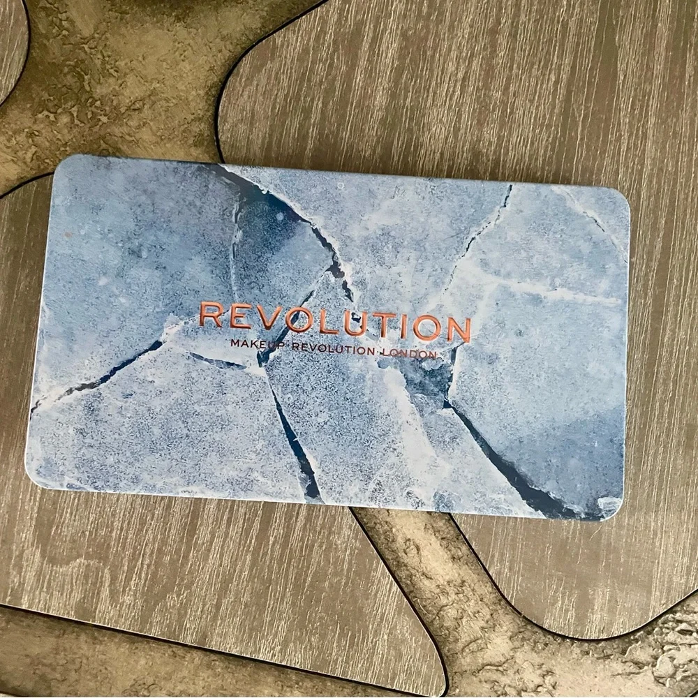 Makeup Revolution Eyeshadow Palette London Forever Flawless Ice, 18 Shades New